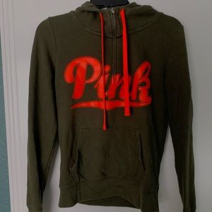 Fitted hoodie with zipper